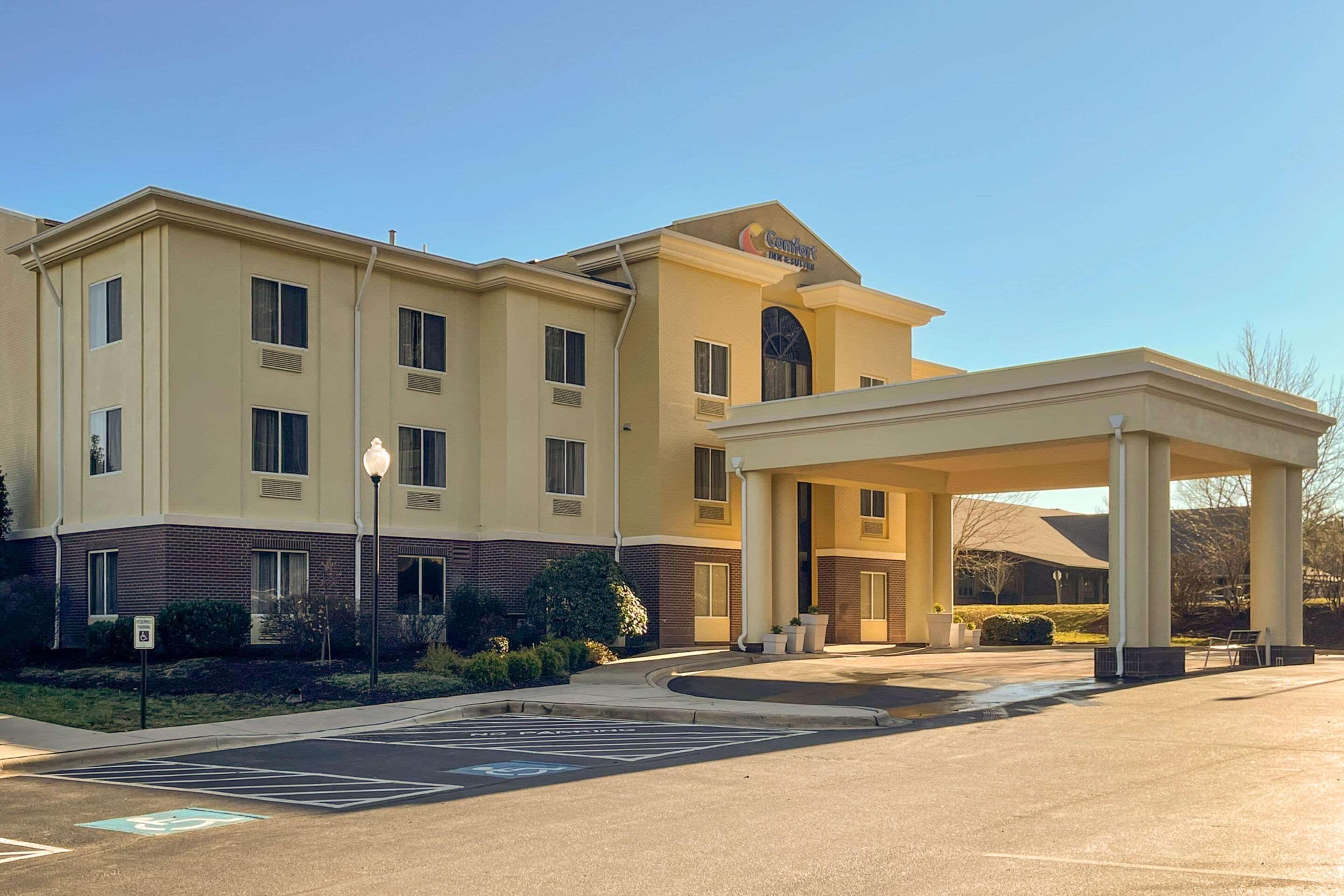 Comfort Inn & Suites Brevard Buitenkant foto